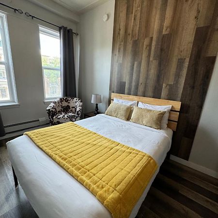 Commercial Hotel Едмънтън Екстериор снимка