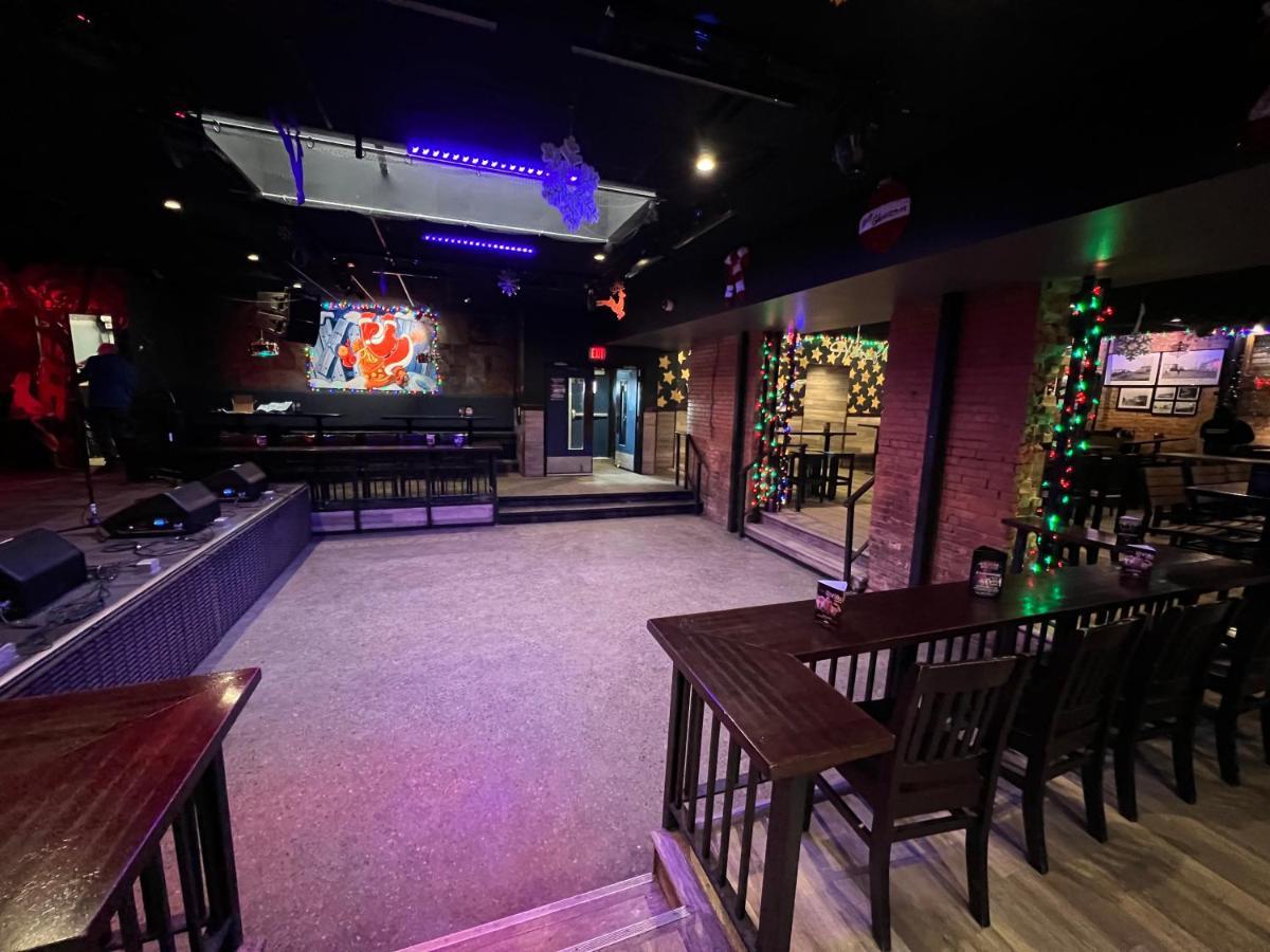 Commercial Hotel Едмънтън Екстериор снимка
