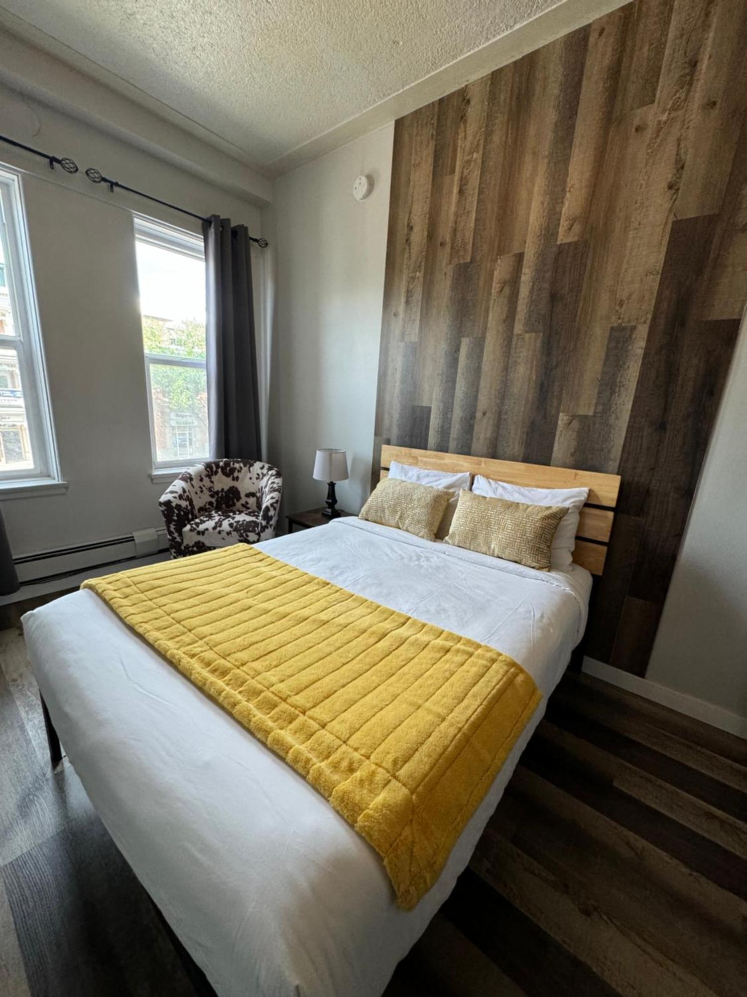 Commercial Hotel Едмънтън Екстериор снимка