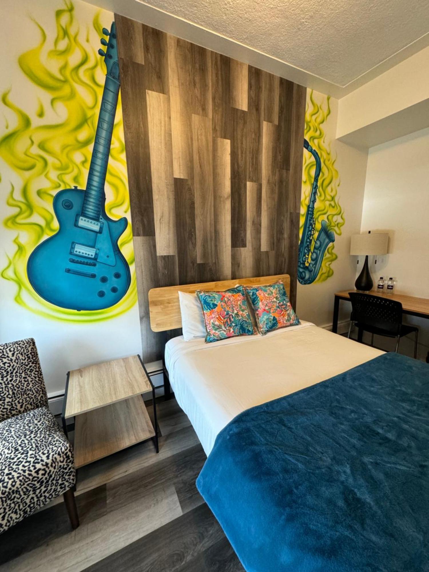 Commercial Hotel Едмънтън Екстериор снимка