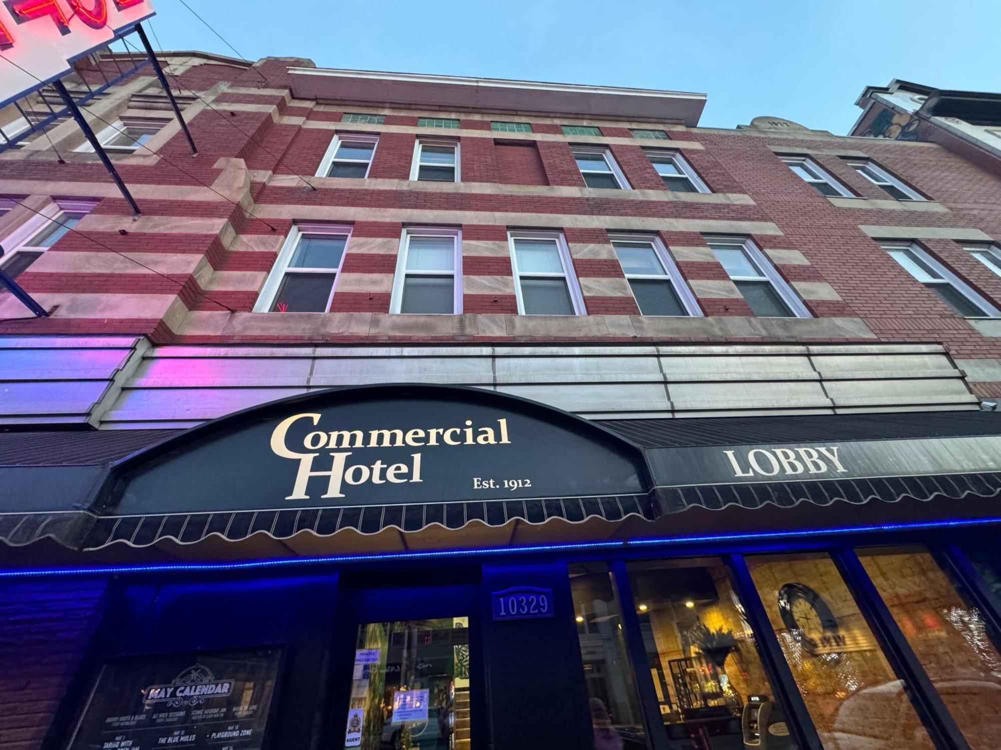 Commercial Hotel Едмънтън Екстериор снимка