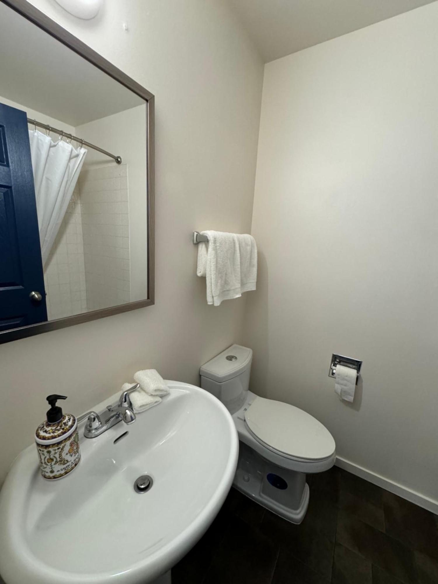 Commercial Hotel Едмънтън Екстериор снимка